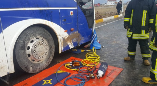 Denizli'de korkunç kaza! Otobüsün altında kalarak hayatını kaybetti Denizli'de korkunç kaza! Otobüsün altında kalarak hayatını kaybetti