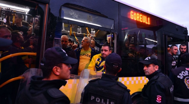 Derbi öncesi 7 taraftar gözaltına alındı Derbi öncesi 7 taraftar gözaltına alındı