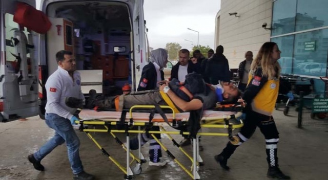 Dorse üzerlerine devrildi: 2 ölü, 1 ağır yaralı Dorse üzerlerine devrildi: 2 ölü, 1 ağır yaralı