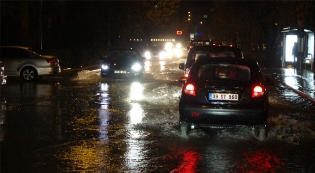 Edirne sağanak yağışa teslim oldu