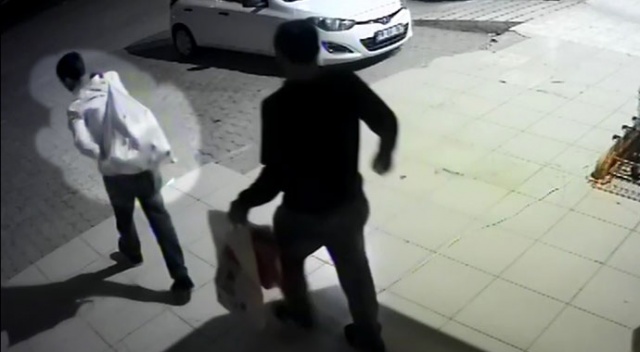 Eve giren hırsızlar öyle bir şey çaldılar ki... Eve giren hırsızlar öyle bir şey çaldılar ki...