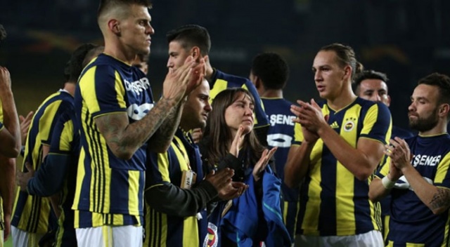 Fenerbahçe'den Koray Şener'in ailesine anlamlı hediye Fenerbahçe'den Koray Şener'in ailesine anlamlı hediye
