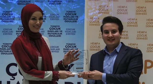Gamze Özçelik tesettüre girdi Gamze Özçelik tesettüre girdi