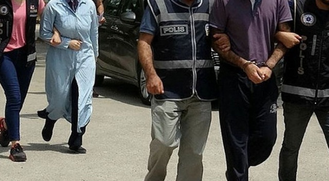 Gaybubet evinde saklanan FETÖ’cü öğretmen karı-koca sahte kimlikle yakalandı Gaybubet evinde saklanan FETÖ’cü öğretmen karı-koca sahte kimlikle yakalandı