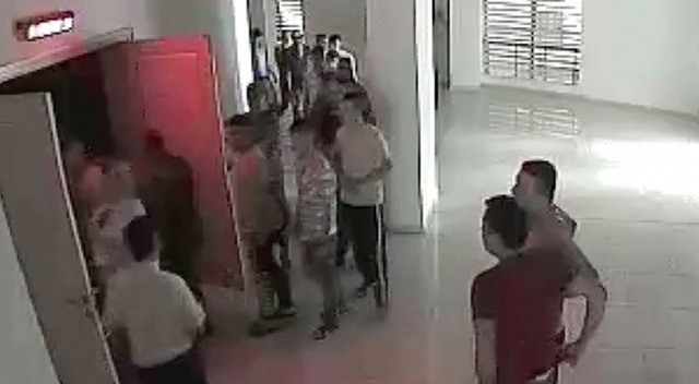 Hainler, 225 askeri böyle rehin almış Hainler, 225 askeri böyle rehin almış