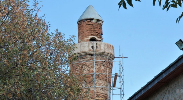 Harput Ulu Cami'nin minaresi Pisa Kulesi'nden bile eğik Harput Ulu Cami'nin minaresi Pisa Kulesi'nden bile eğik