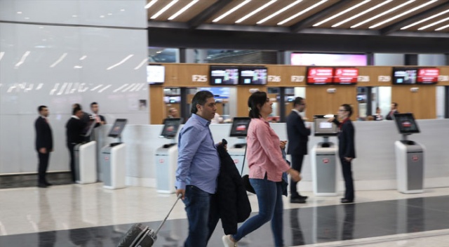 İstanbul Havalimanı&#039;ndan ilk uçuş
