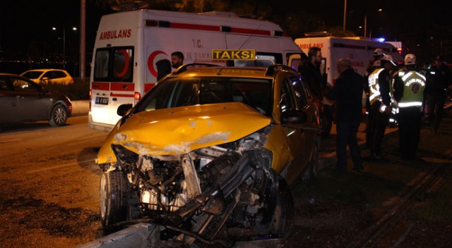 İzmir&#039;de feci kaza: 1&#039;i ağır 4 yaralı