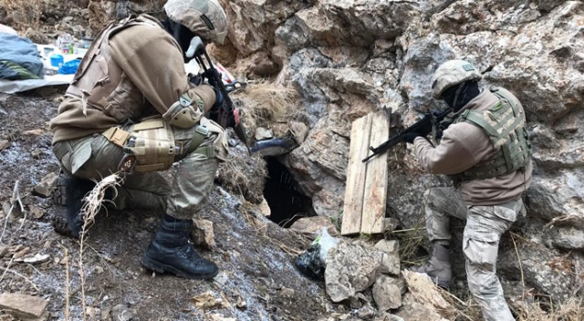 Jandarmadan teröristlerin kış üslenmesine büyük darbe Jandarmadan teröristlerin kış üslenmesine büyük darbe