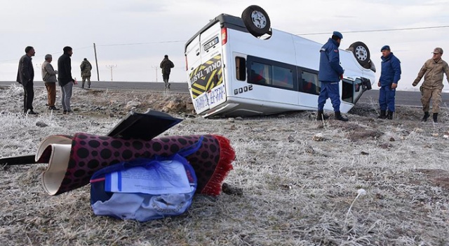 Kars'ta öğrenci servisi devrildi: 13 yaralı Kars'ta öğrenci servisi devrildi: 13 yaralı