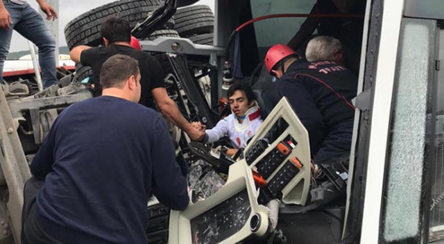 Manisa'da feci kaza! Yardıma koşanlar dehşete kapıldı Manisa'da feci kaza! Yardıma koşanlar dehşete kapıldı