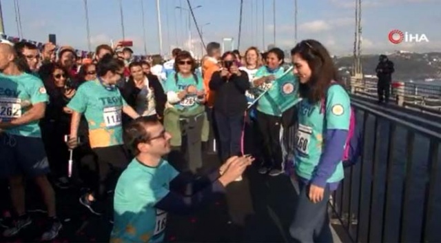 Maratonda evlilik teklifi