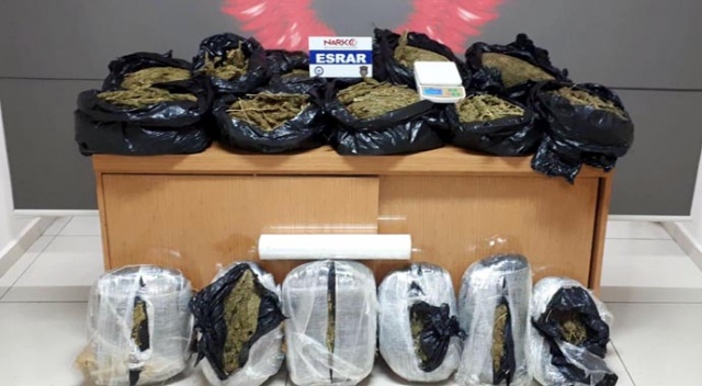 Mersin'de 63 kilo esrar ele geçirildi Mersin'de 63 kilo esrar ele geçirildi