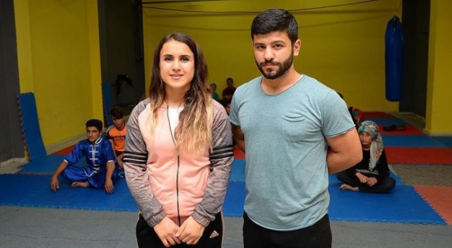 Milli antrenör çiftten Bitlis'te 'wushu sanda' eğitimi Milli antrenör çiftten Bitlis'te 'wushu sanda' eğitimi