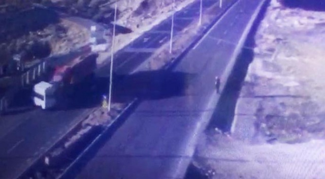 Öğretmenleri taşıyan servise tır çarptı: 8 yaralı