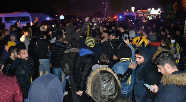 Samandıra'da 'Yanal' çılgınlığı! Taraftar akın etti Samandıra'da 'Yanal' çılgınlığı! Taraftar akın etti