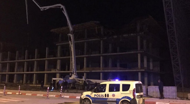 Sivas'ta inşaatta iskele çöktü: 4 yaralı Sivas'ta inşaatta iskele çöktü: 4 yaralı