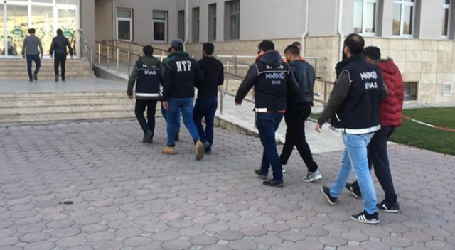 Sivas'ta uyuşturucu operasyonu: 7 tutuklama Sivas'ta uyuşturucu operasyonu: 7 tutuklama