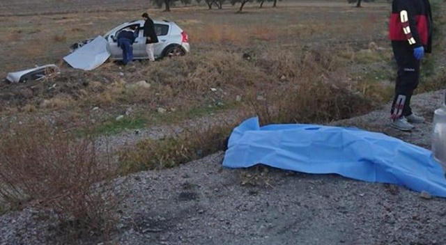 Takla atan araçtaki 2 kişi hayatını kaybetti Takla atan araçtaki 2 kişi hayatını kaybetti