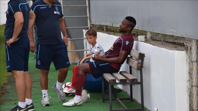 Trabzonspor&#039;da Onazi hastaneye kaldırıldı