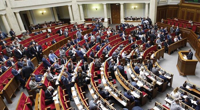 Ukrayna Parlamentosu, 30 günlük sıkıyönetime geçilmesini öngören kararı kabul etti