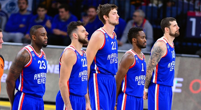 Anadolu Efes, Barcelona deplasmanında galibiyet arıyor