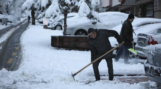 Ankara&#039;da kar yağışı sonrası elektrikler kesildi