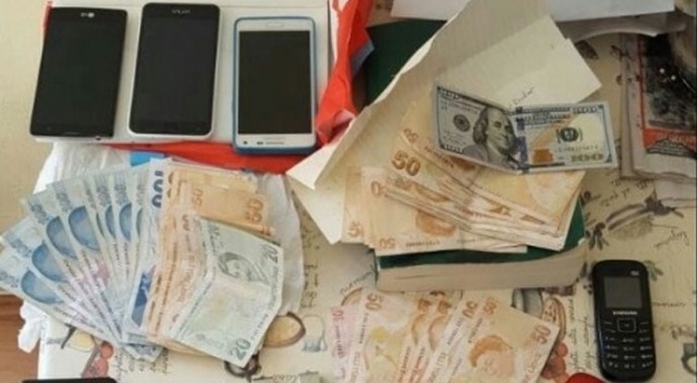 Antalya'da FETÖ'nün gaybubet evlerine baskın: 8 kişi gözaltına alındı Antalya'da FETÖ'nün gaybubet evlerine baskın: 8 kişi gözaltına alındı