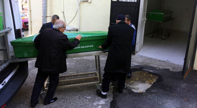 Asansör bozulunca merdivenlerden çıkmak istedi, düşüp öldü Asansör bozulunca merdivenlerden çıkmak istedi, düşüp öldü