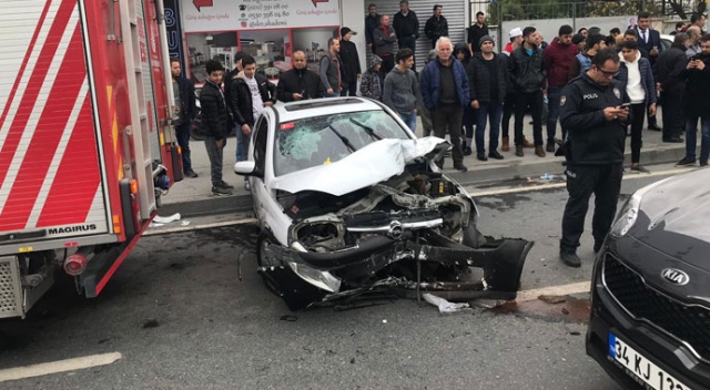 Avcılar E-5'te trafik kazası: 4 yaralı Avcılar E-5'te trafik kazası: 4 yaralı