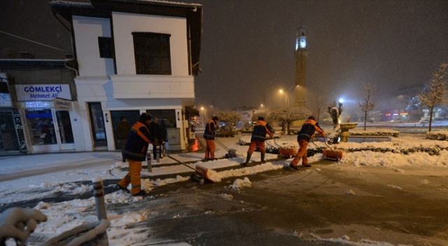 Başkan Gül'den gece kar mesaisi Başkan Gül'den gece kar mesaisi