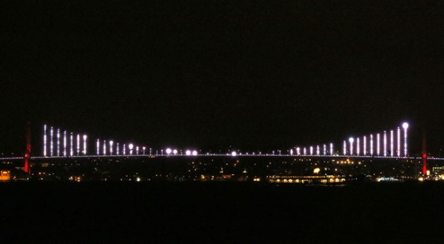 Boğaz trafiğine fırtına engeli