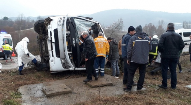 Bursa'da yolcu midibüsü devrildi: 10 yaralı