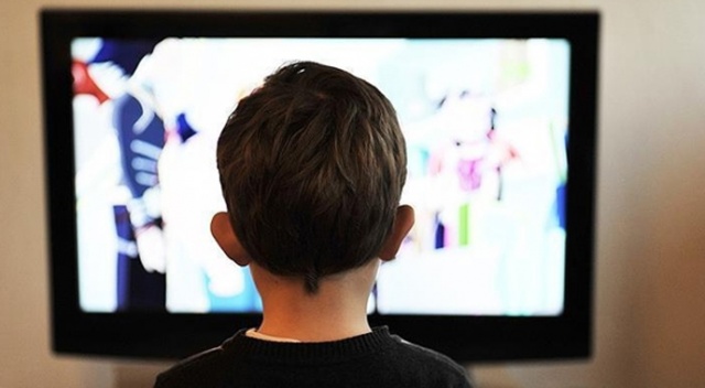Çocuk programlarında 'abur cubur' reklamına yasak geliyor Çocuk programlarında 'abur cubur' reklamına yasak geliyor