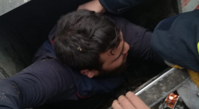 Çöp toplamak için girdiği konteynerde mahsur kaldı Çöp toplamak için girdiği konteynerde mahsur kaldı