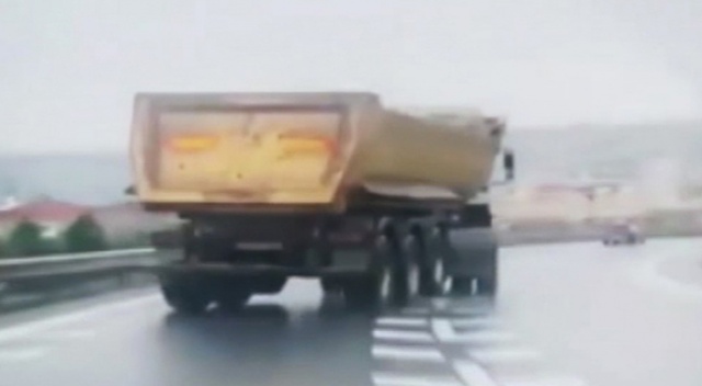 E-5&#039;te hafriyat kamyonuyla “drift” yapan maganda yakalandı