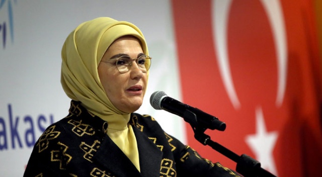 Emine Erdoğan&#039;dan ebeveynlere sosyal medya uyarısı