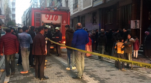 Esenyurt'ta 5 katlı binada korkutan yangın Esenyurt'ta 5 katlı binada korkutan yangın