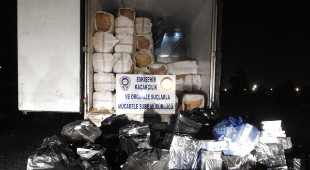 Eskişehir&#039;de 53 bin 600 paket kaçak sigara ele geçirildi