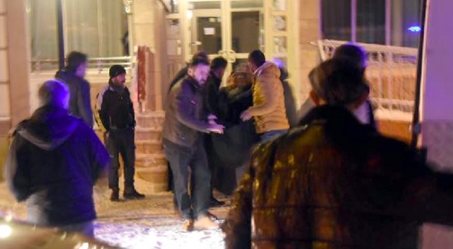 Genç kadın canına kıydı, korkunç olay ağlayan çocuklar sayesinde ortaya çıktı Genç kadın canına kıydı, korkunç olay ağlayan çocuklar sayesinde ortaya çıktı