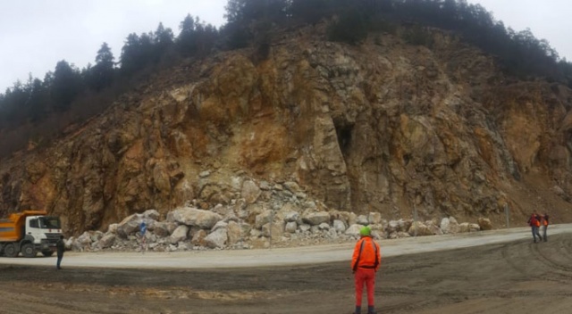 Gümüşhane-Trabzon karayolundaki heyelan