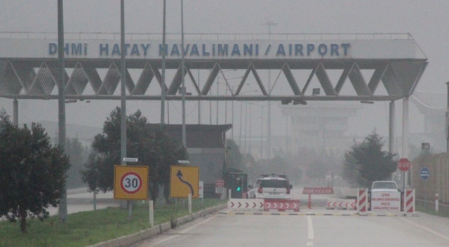 Hatay’da sis uçuş seferlerini durdurdu