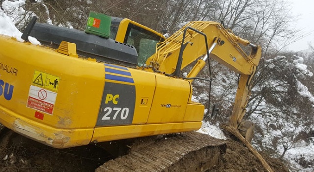 İş makinesiyle define ararken yakalandılar