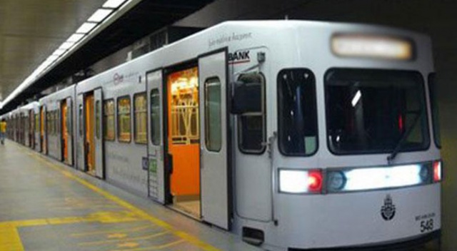 İstanbul'da metro seferlerinde aksama İstanbul'da metro seferlerinde aksama