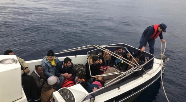 İzmir Çeşme’de 23 düzensiz göçmen yakalandı İzmir Çeşme’de 23 düzensiz göçmen yakalandı