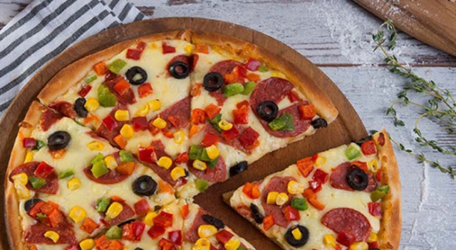 Kanada'da Türk pizzacı evsizlere pizza dağıttı Kanada'da Türk pizzacı evsizlere pizza dağıttı