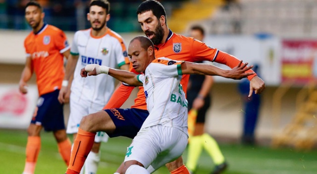 Lider Başakşehir deplasmanda 2 puanı bıraktı! (Alanyaspor 1-1 Medipol Başakşehir)