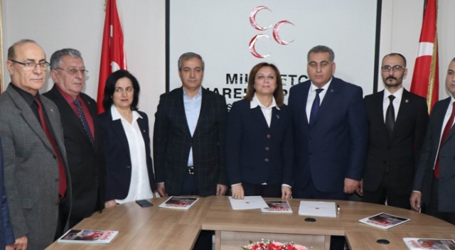 MHP tek kadın belediye başkan adayını tanıttı MHP tek kadın belediye başkan adayını tanıttı