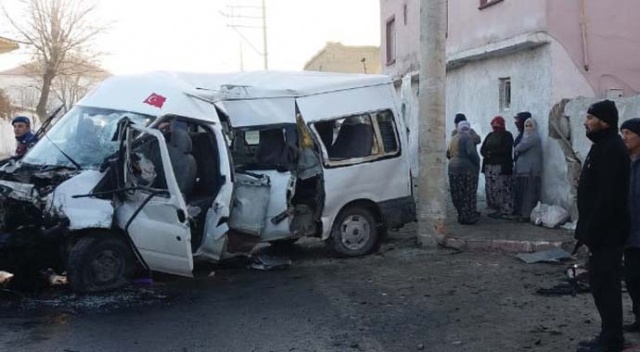 Niğde'de feci kaza: 2 ölü, 16 yaralı