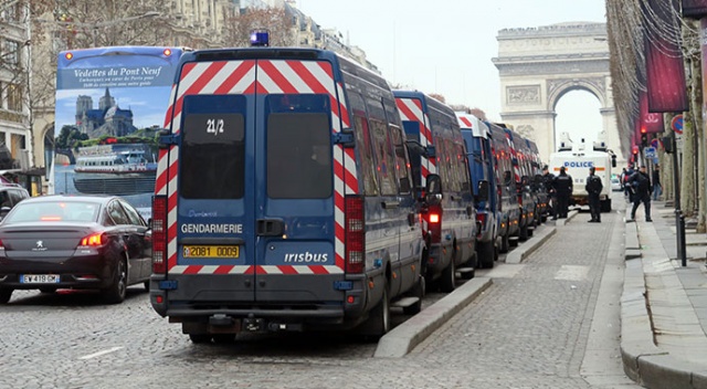 Paris'te güvenlik önlemleri iki katına çıkarıldı Paris'te güvenlik önlemleri iki katına çıkarıldı